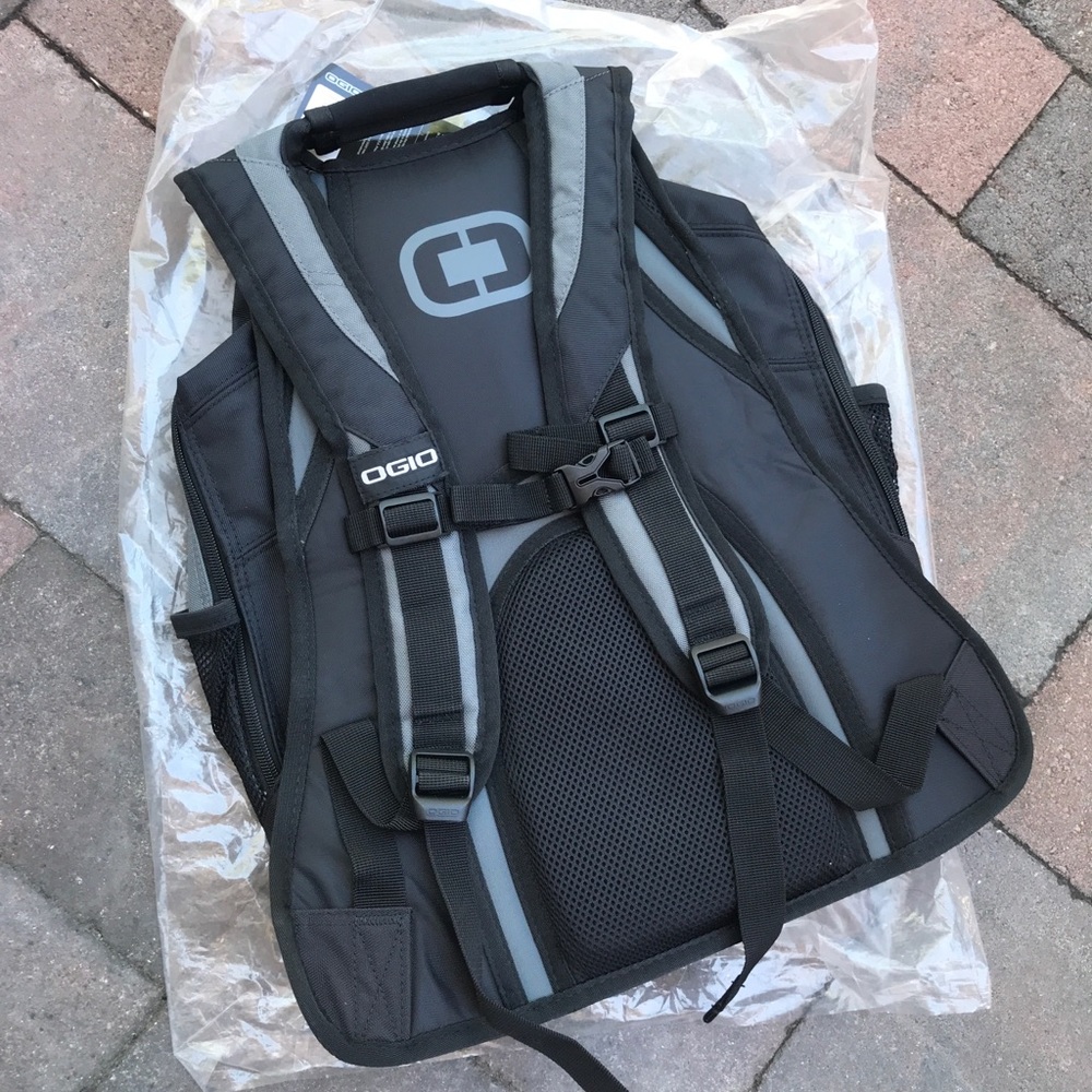 Backpack - Picture 2 of 6